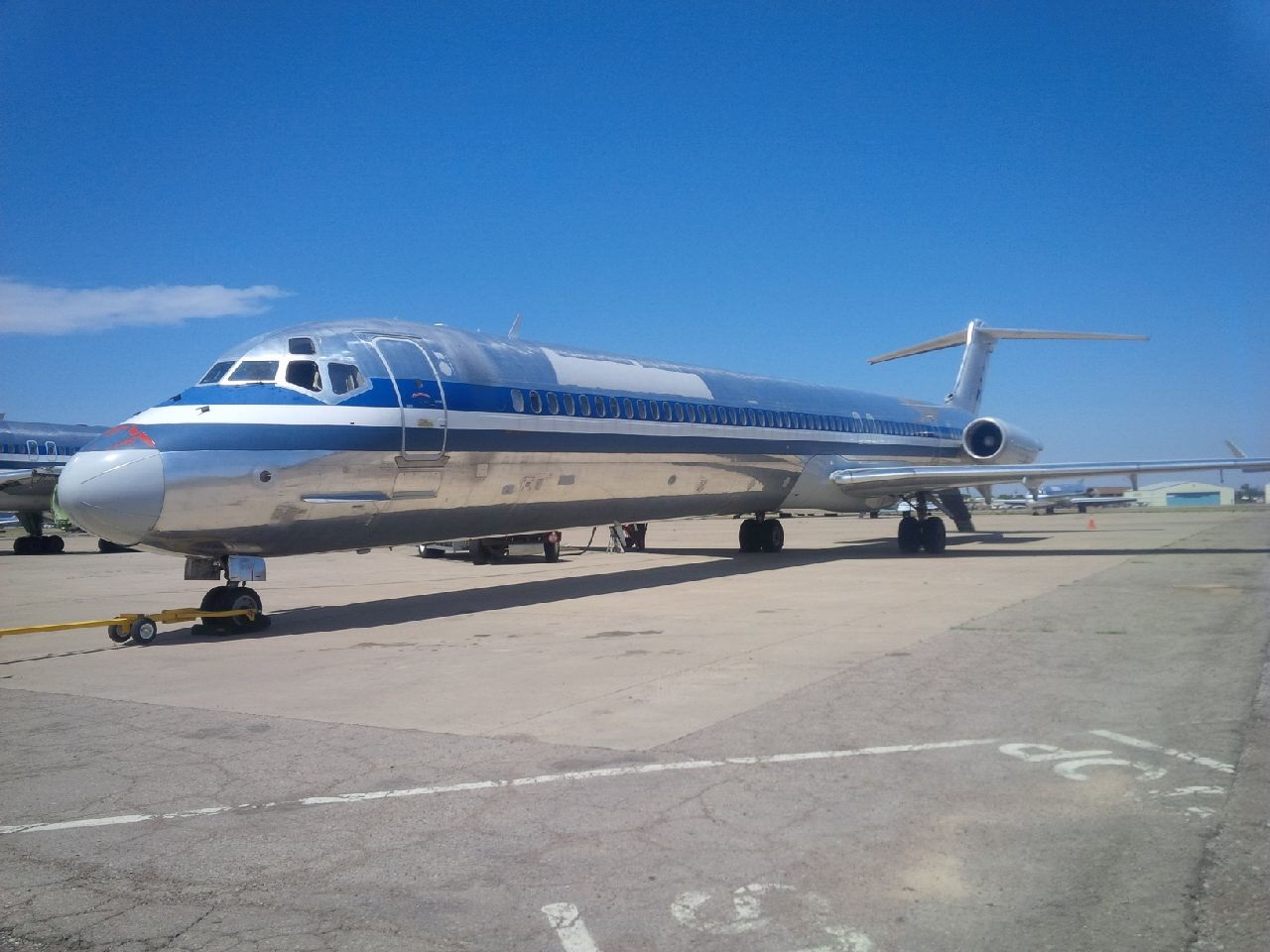 McDonnell Douglas MD83